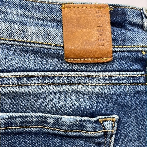 Level 99 3 1/2” Inseam Cuffed High Rise Shorts Size 29 - Picture 10 of 16